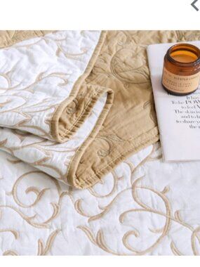 Martha Stewart Collection Embroidered Quilt Queen size